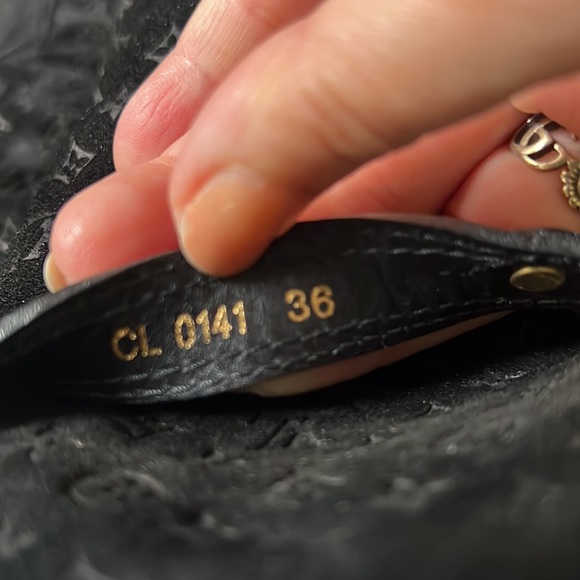 LOUIS VUITTON winter boots - Picture 5 of 9